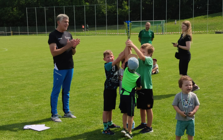 Gemeinsam aktiv für den guten Zweck – Kidslauf beim Eninger Charity-Lauf