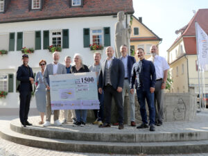 v.l.n.r.: Kurator Volker Feyerabend der TOP Sozial Charta, vom Verein Alice Rabe und Thomas Reumann, Physiotherapeut Gerardus van Rossenberg, Ergotherapeutin Angelika Weckmann, Christian Röhrs ProNatur, Slobodan Starcevic und Paul Sendler der Landgraf Immobilien, Top Sozial Charta Daniel Eppler und Holger Ehnes APROS Consulting